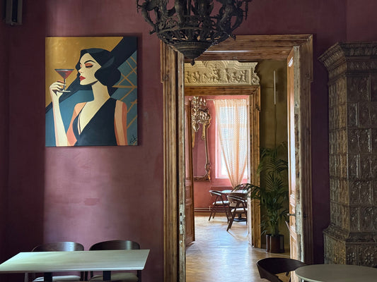 Tablouri art deco realizate manual de Nouvelle Boheme pe pereți roșii Terre d'Atlas AP14 în restaurantul LOGOFF